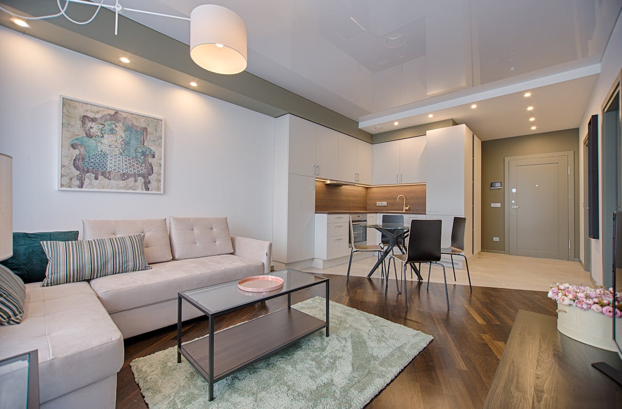 Mastering the First Impression: Your intriguing post title goes here Spacious modern living room featuring chic furniture, stylish decor, and a minimalist kitchen.